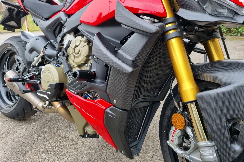 CNC Racing カーボン ラジエターサイドカバー　Ducati STFV2 CNC Racing Ducati Streetfighter V4 2020> Carbon Fibre