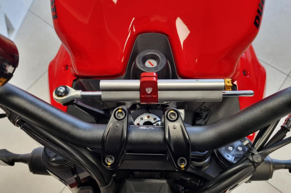 CNC Racing カーボン ラジエターサイドカバー　Ducati STFV2 Ducati V4 Streetfighter ラジエーターサイドカバー ドライ